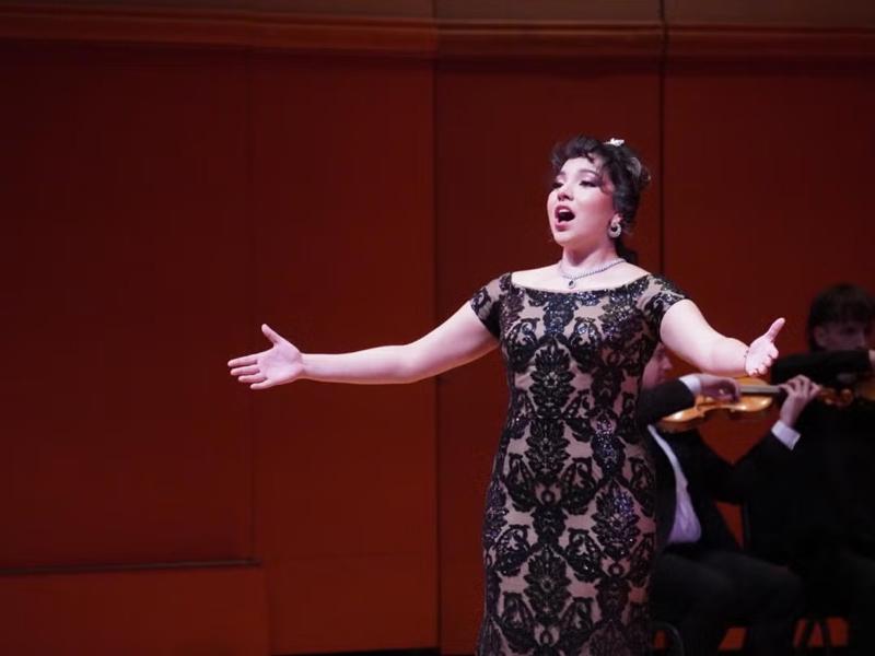opera singer at Lamont performance
