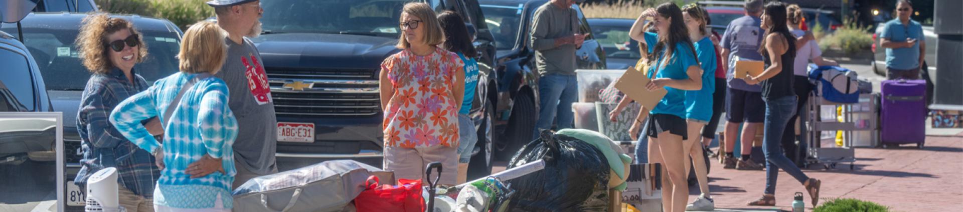 families lined up for move in instructions